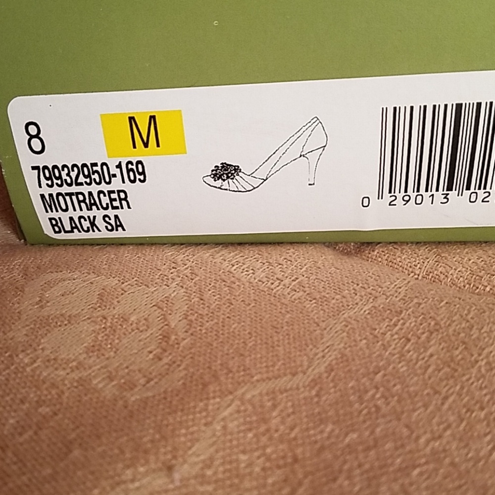 Shoes - Picture 3 of 4